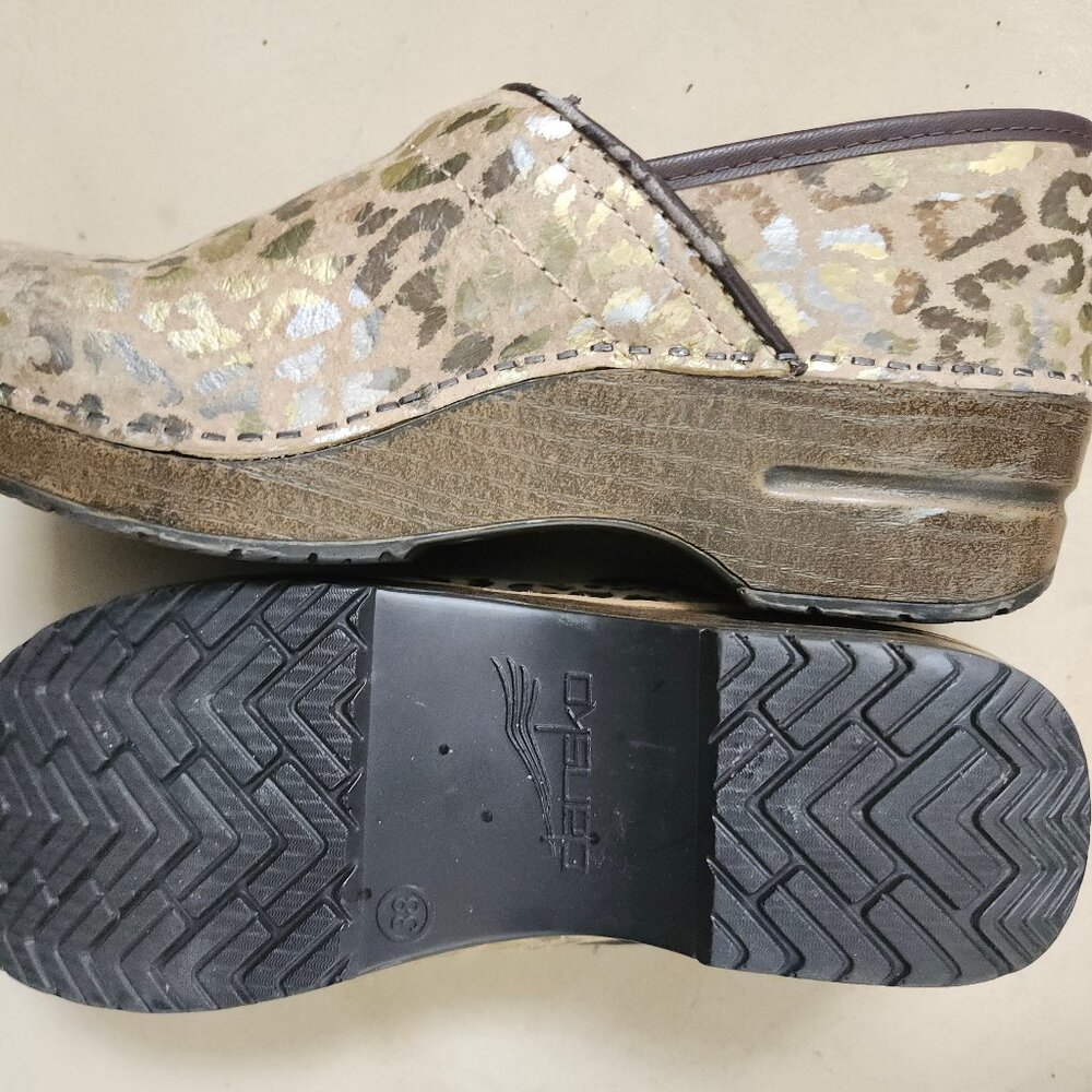 Dankos clogs